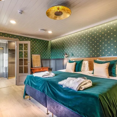 Hotelli-ravintola Alma فندق 4*