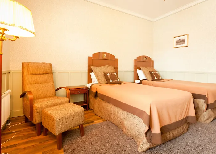 Hotell Hotelli-ravintola Alma 4*